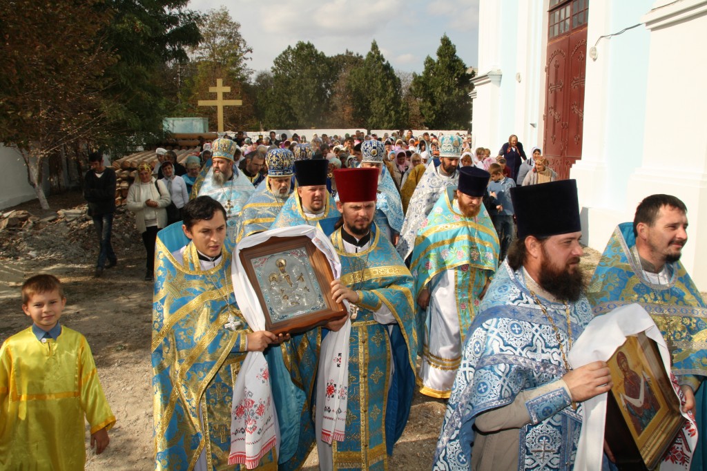 Престольный праздник в Покровском кафедральном соборе. Крестный ход